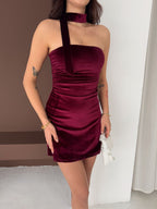 Damska sukienka strapless z weluru