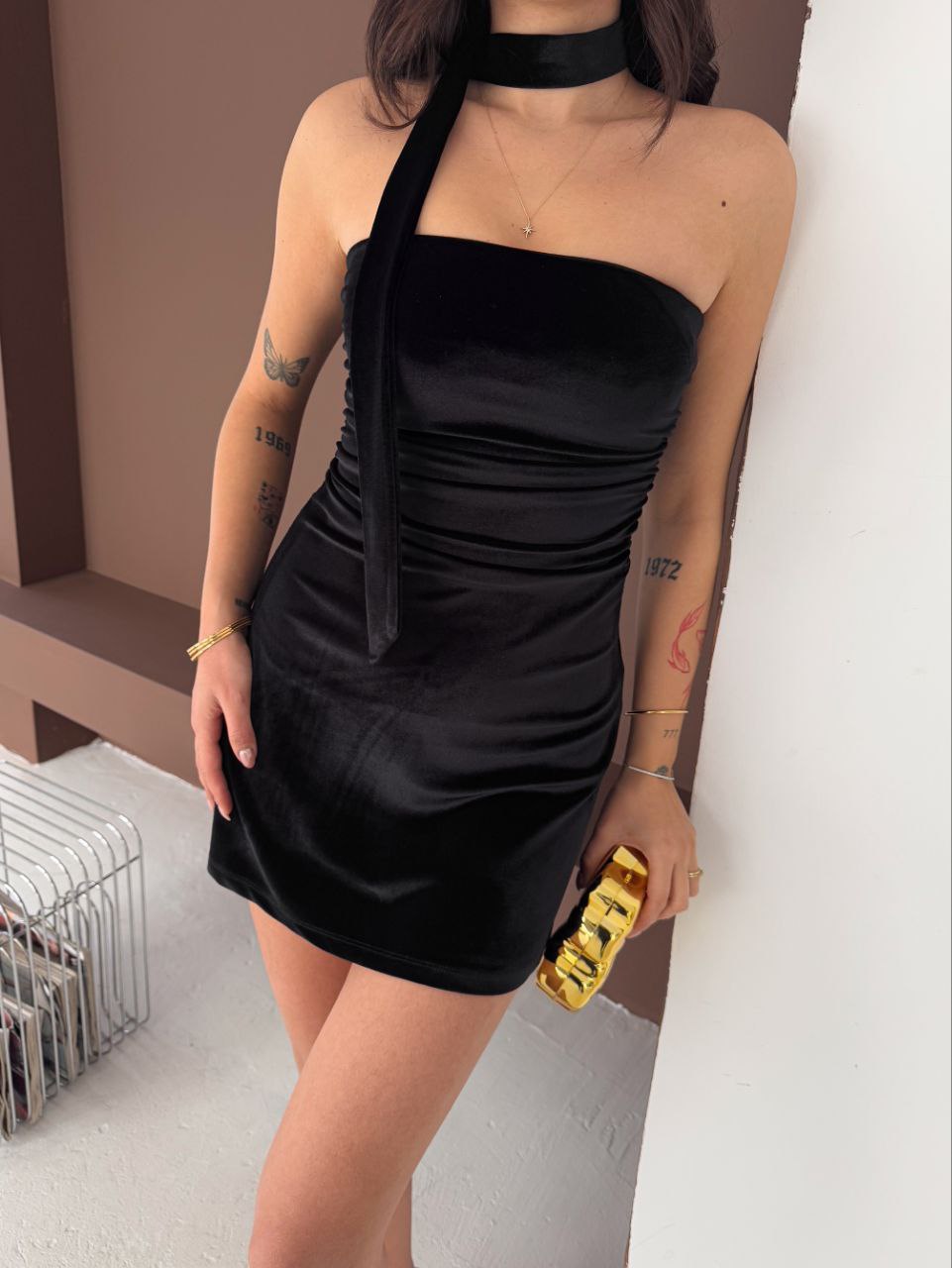 Damska sukienka strapless z weluru