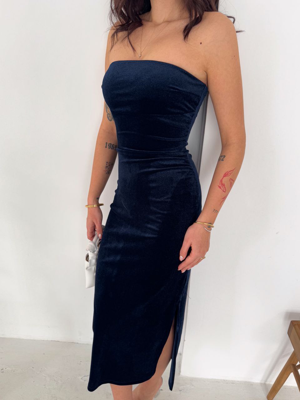 Damska sukienka midi z weluru