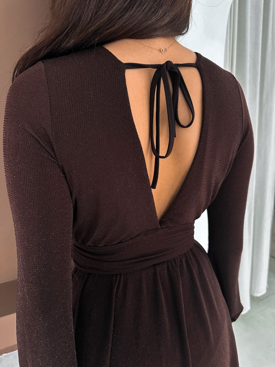 Damska sukienka z krótkimi spodenkami