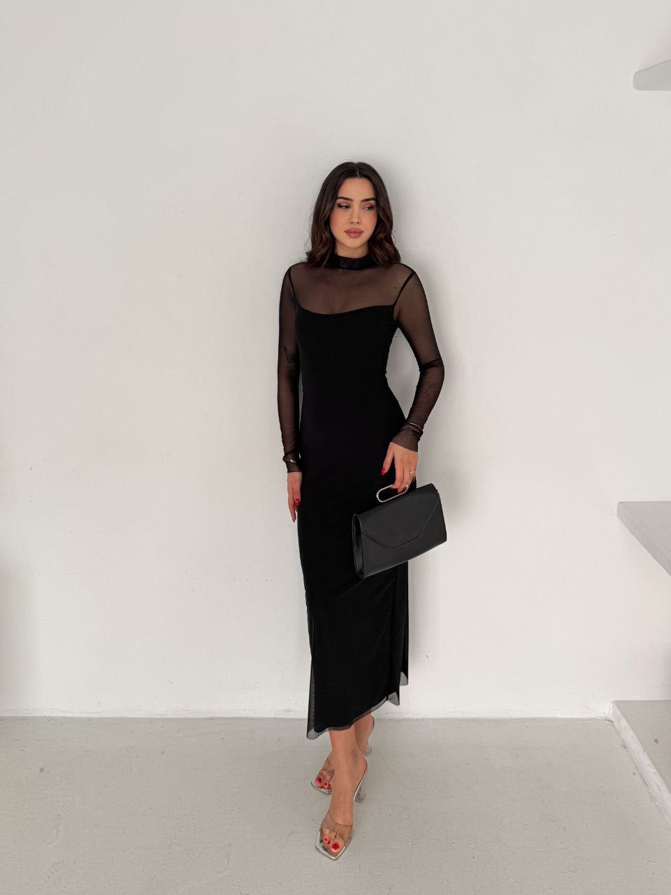 Damska elegancka długa sukienka z siateczkowymi rękawami