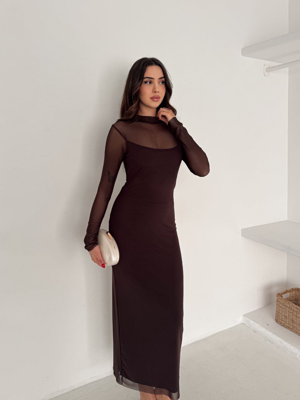 Damska elegancka długa sukienka z siateczkowymi rękawami