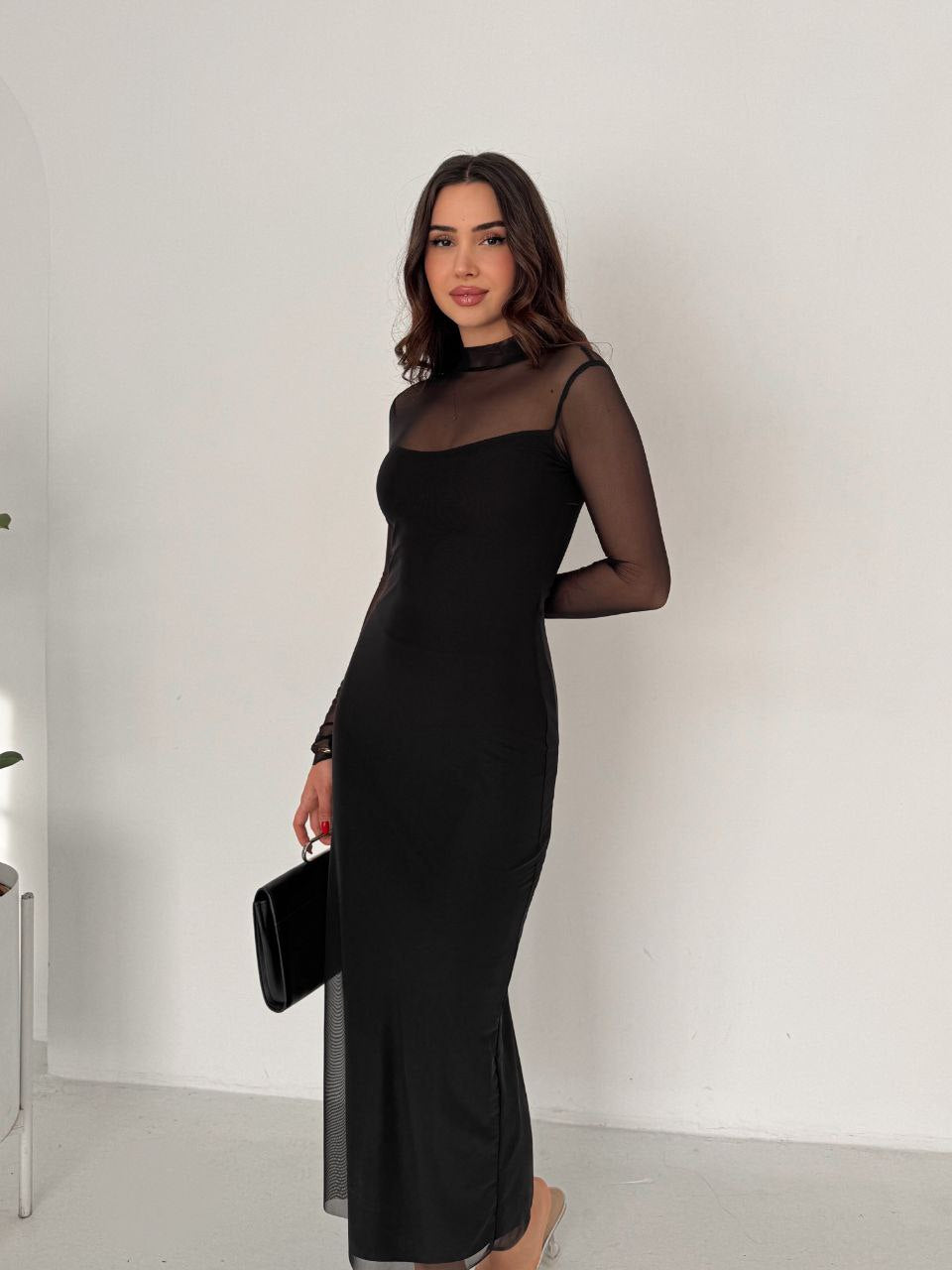 Damska elegancka długa sukienka z siateczkowymi rękawami