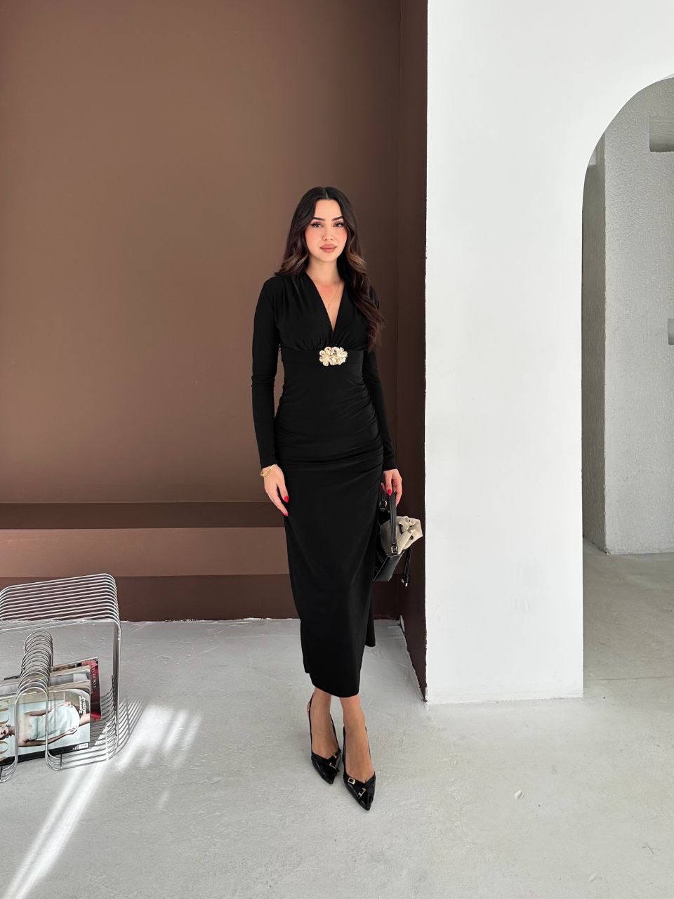 Damska elegancka sukienka midi z paskiem