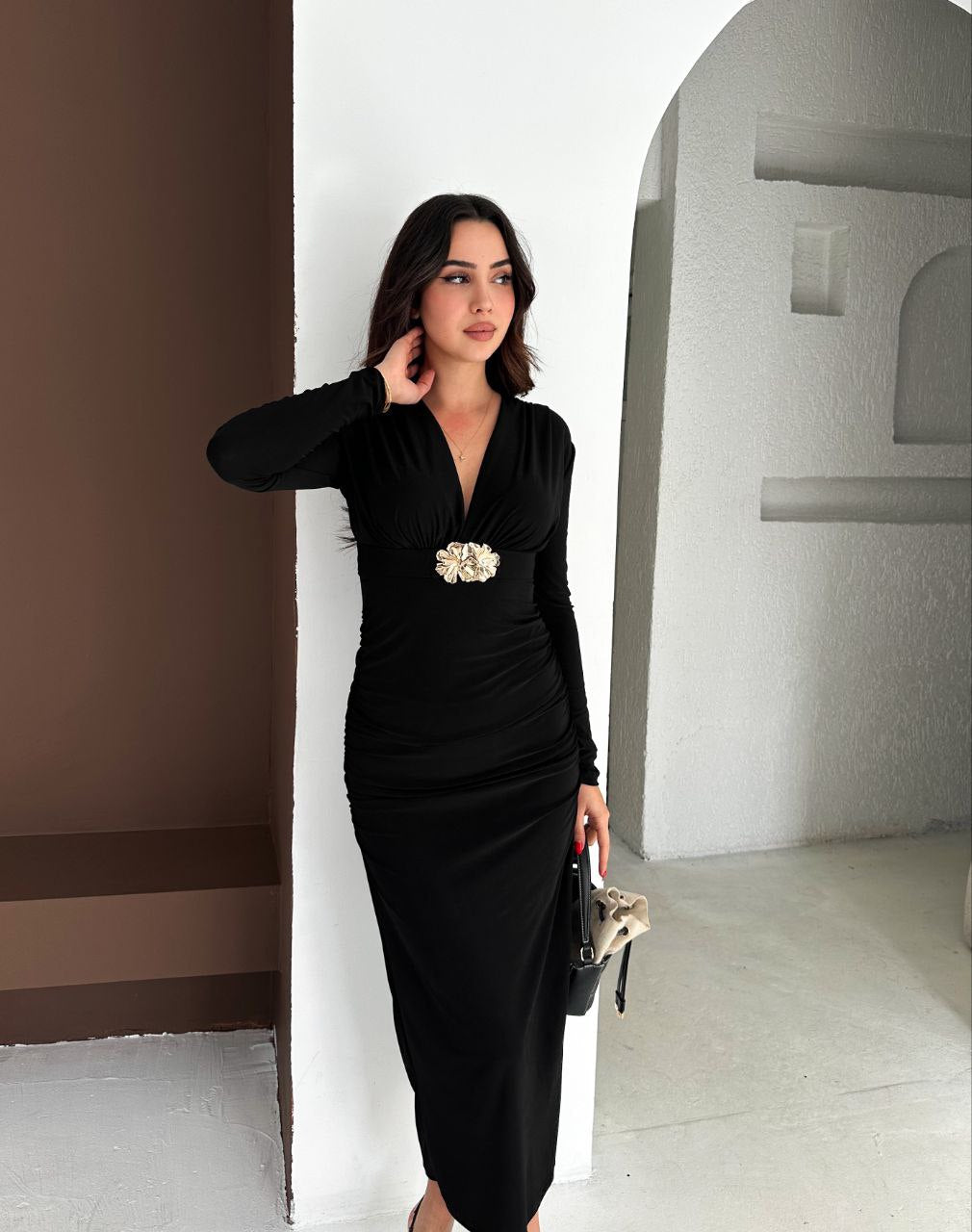 Damska elegancka sukienka midi z paskiem