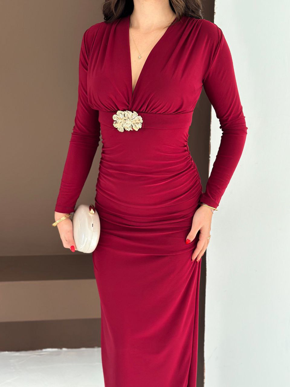 Damska elegancka sukienka midi z paskiem